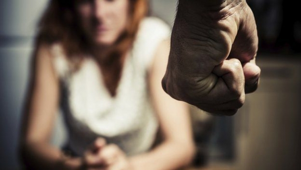 Domáce násilie je trestný čin, nebojme sa zakročiť!